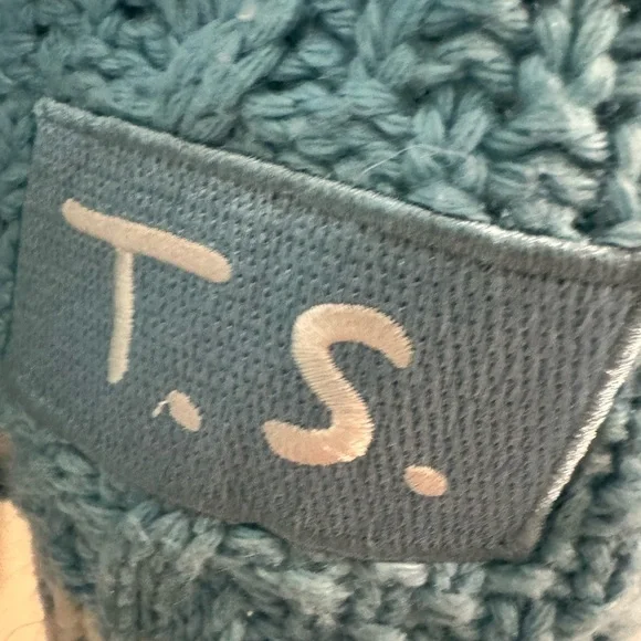 Taylor Swift Light Blue Cable Knit Cardigan - Picture 6 of 11